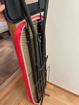 Tabla de planchar roja
