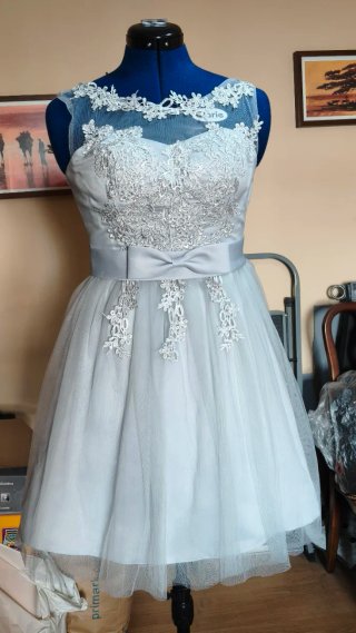 Vestido de fiesta gris corto