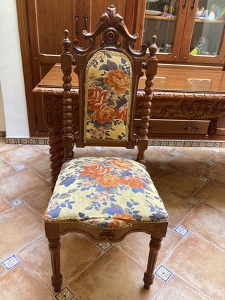 Conjunto de mesa y sillas maciza estilo rondeña