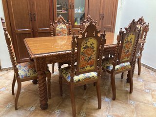 Conjunto de mesa y sillas maciza estilo rondeña