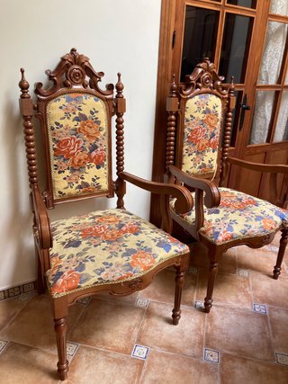 Conjunto de mesa y sillas maciza estilo rondeña