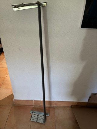 Tendedero metálico plegable. Extendido son 50 cm.