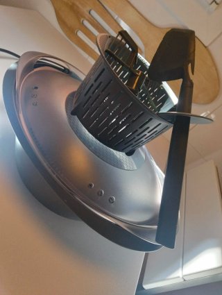 Thermomix TM5 con accesorios y libros