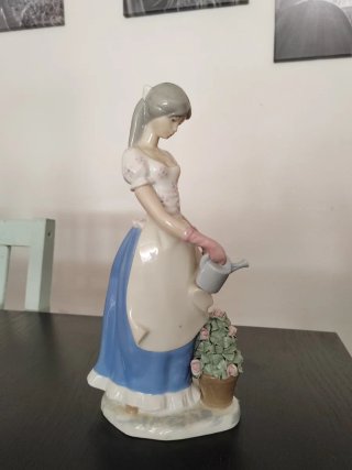 Figura Rex Valencia Mujer con Regadera