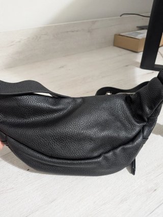 Riñonera negra mujer Stradivarius