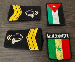 Lote hombreras y parches insignias militares