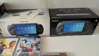 2 PSP 1004 FAT + 8 giochi + Accessori