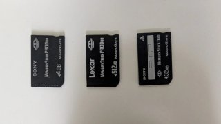 2 PSP 1004 FAT + 8 giochi + Accessori