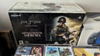 2 PSP 1004 FAT + 8 giochi + Accessori