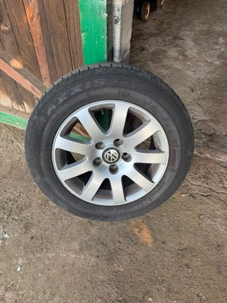 Llanta Volkswagen Passat con ruedas maxxis