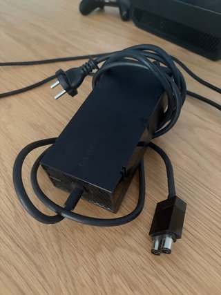 Xbox One 1TB + FIFA 18 + Cable HDMI