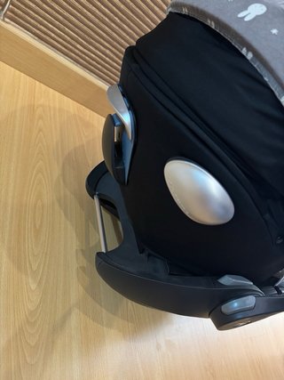 Silla de coche Cybex con estampado de conejos