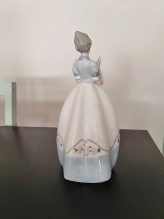 Figura Porcelana Casades Chica con Perro
