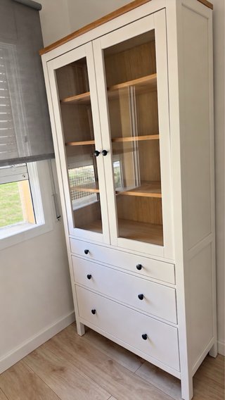 Vitrina IKEA HEMNES blanca con 3 cajones