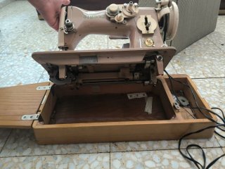Máquina de coser SINGER beige