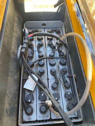 Apilador Jungheinrich 1400kg 4370mm base elevable