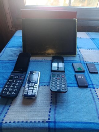 Lote 4 móviles y 3 baterías