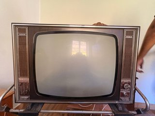Televisor Antiguo Marrón y Plateado