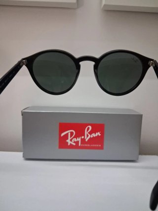 Occhiali da sole Ray-Ban RB 2180 neri