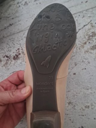 Zapatos Wonders Beige