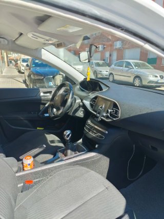 Peugeot 308 2016
