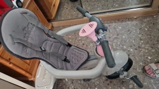 Triciclo infantil con manillar