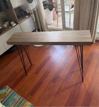 Consolle in legno con gambe in metallo