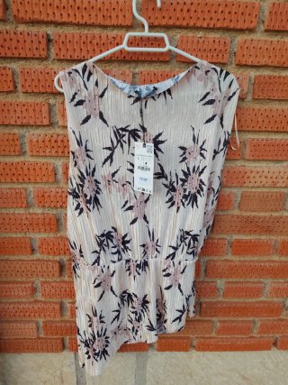 Top asimétrico Zara floral talla L
