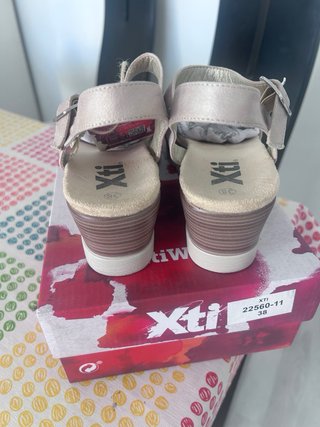 Sandalias Xti Mujer Talla 38 Beige y Plata