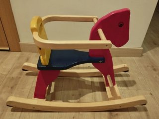 Caballito de madera para niños