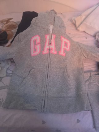 Sudadera Gap Gris con Logo Rosa