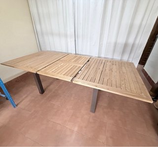 Mesa de madera extensible con estructura aluminio
