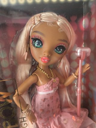 Rainbow High Sabrina St Cloud Muñeca