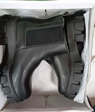Botines negros nuevos suela gruesa