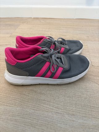 Zapatillas deportivas Adidas grises y rosas