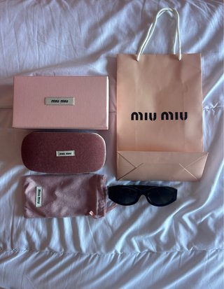 Gafas de sol Miu Miu negras