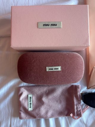 Gafas de sol Miu Miu negras