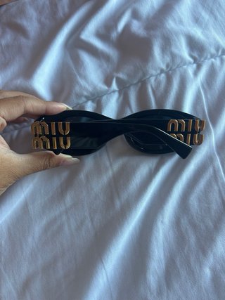 Gafas de sol Miu Miu negras