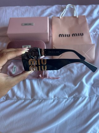 Gafas de sol Miu Miu negras