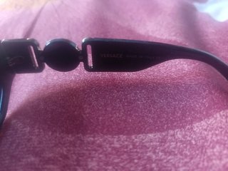 Gafas de sol Versace negras y doradas
