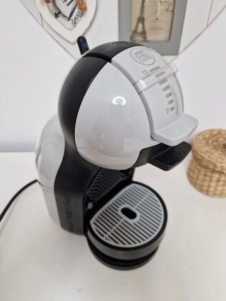 Cafetera Dolce Gusto Gris y Negra