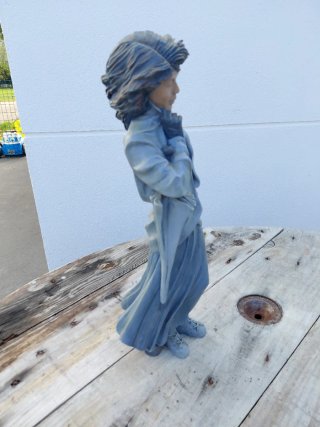 Escultura "Dias de lluvia", figuras "Elisa"