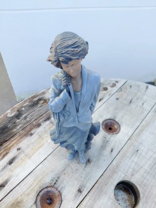 Escultura "Dias de lluvia", figuras "Elisa"