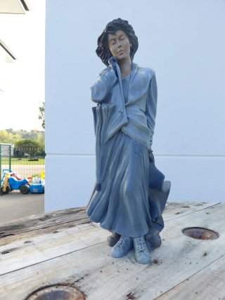 Escultura "Dias de lluvia", figuras "Elisa"