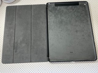 iPad Pro 12.9 1ª Gen + Teclado + Funda