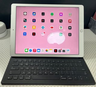 iPad Pro 12.9 1ª Gen + Teclado + Funda