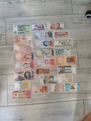 Lote 25 Billetes Internacionales Variados