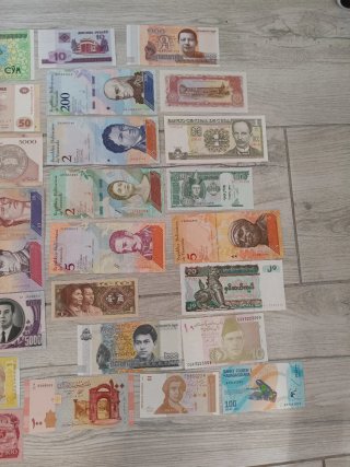 Lote 25 Billetes Internacionales Variados