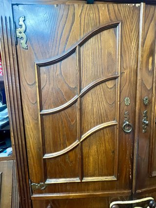 Armario antiguo de madera
