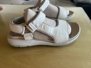Sandalias Rockport Beige Talla 38